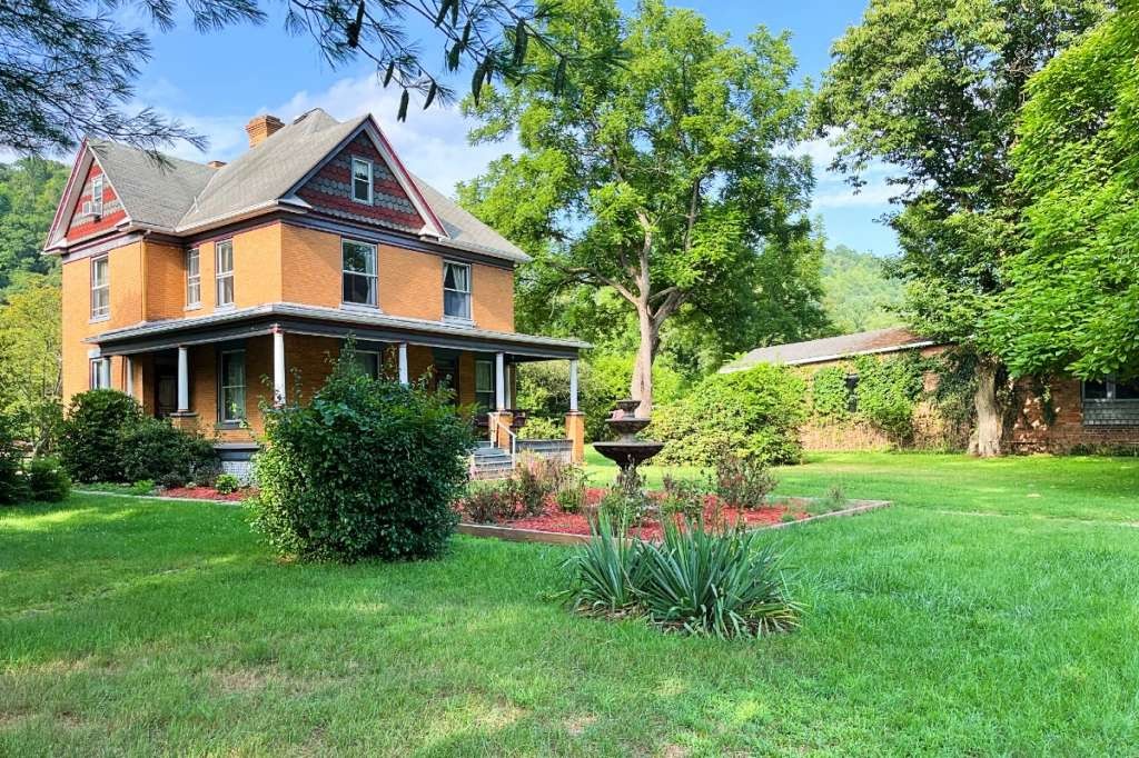 Exterior of Buffalo Bill's House #VisItWriteIt