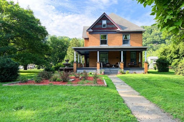 Front view from railroad of Buffalo Bill's House. #VisItWriteIt