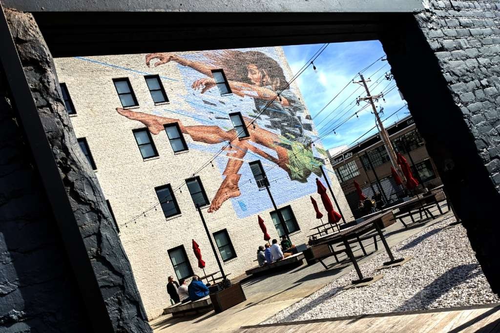 © Somebodies Productions 2024